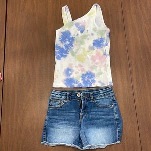 Girls A&F tank top and Zara Jeans shorts outfit.